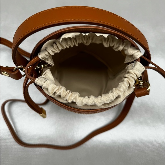 New! Andrea Cardone Rattan Leather Bucket Bag - Picture 8 of 9